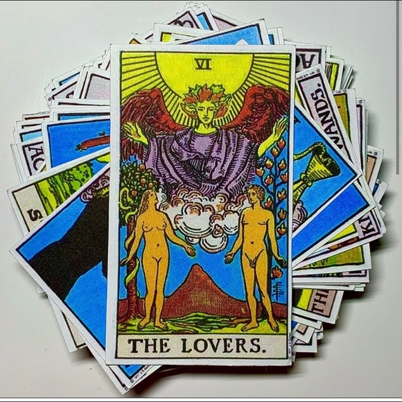 tarot deck w/ meanings on the back🪞💌 - Picture 3 of 4